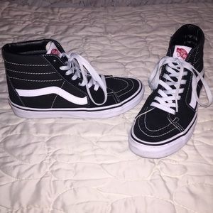 Black Sk8-Hi Vans
